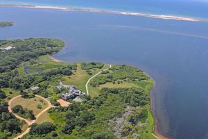 79 Turkeyland Cove Rd, Edgartown, MA 02539 - Exterior