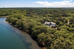 82 Turkeyland Cove Rd, Edgartown, MA 02539