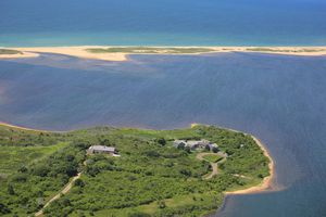 61 Butlers Cove Rd, Edgartown, MA 02539