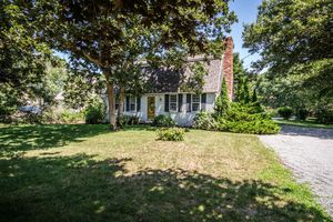 7 Vickers St, Edgartown, MA 02539