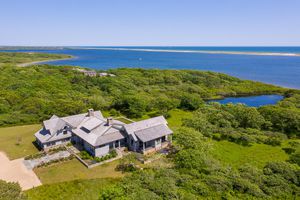 10 Jacobs Neck Rd, Edgartown, MA 02539