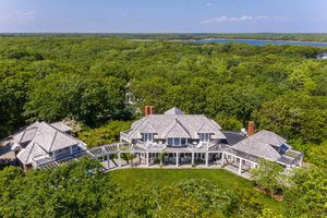 32 Boldwater Rd, Edgartown, MA 02539